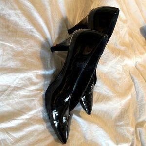 Michael Kors Sz 7.5 black kitten heel with silver back MK trim!